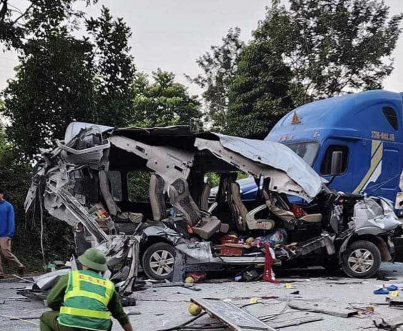 Tai nạn giao thông nghiêm trọng làm 5 người chết, 9 người bị thương. -0