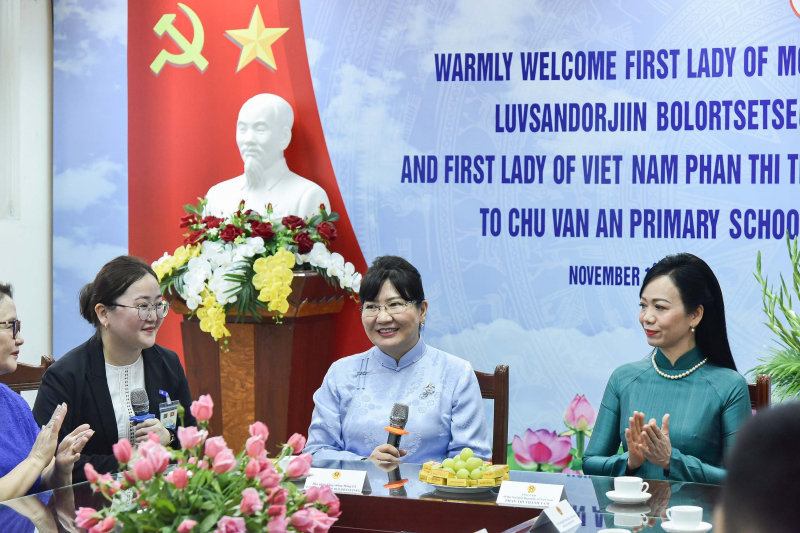 Phu nhân Tổng thống Mông Cổ thăm Trường Tiểu học Chu Văn An -0
