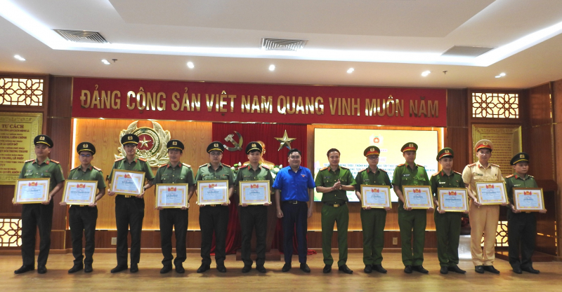 Tuổi trẻ Công an TP Hồ Chí Minh tăng cường đấu tranh phòng, chống “tội phạm đường phố”  -0