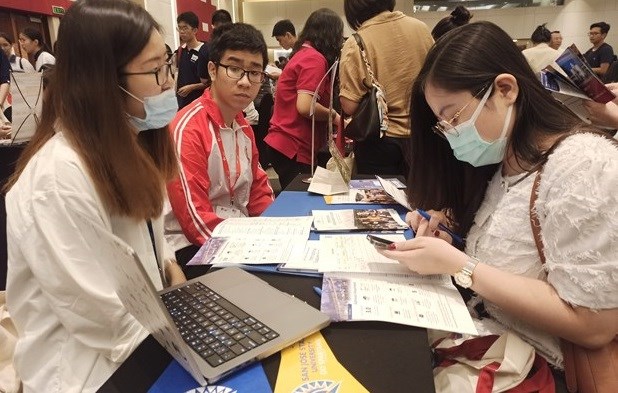 About 40,000 Vietnamese go abroad to study each year: MoET -0