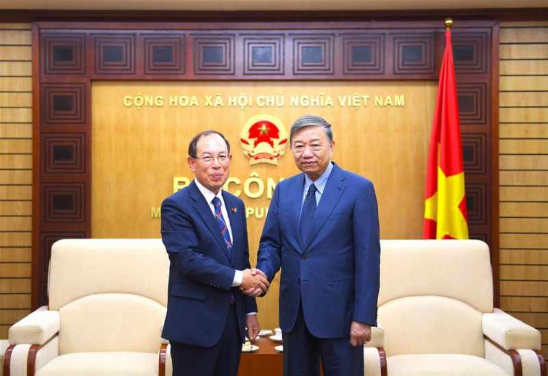 Korean Coast Guard offers patrol boats to Ministry of Public Security -0