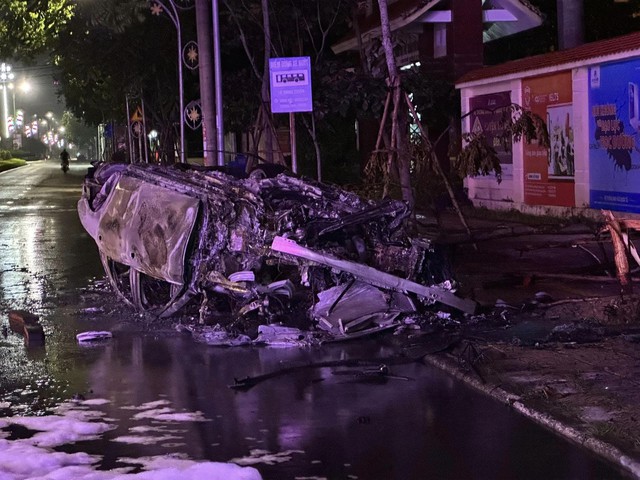 Giây phút nghẹt thở cứu 6 người thoát chết trong gang tấc -0