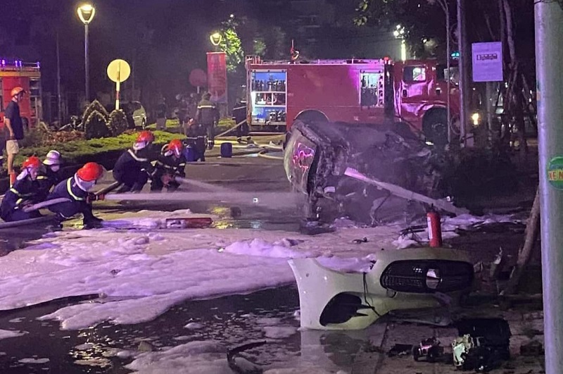 Giây phút nghẹt thở cứu 6 người thoát chết trong gang tấc -0