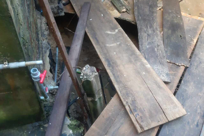 Giếng nước bất ngờ sụp đổ làm 2 vợ chồng đang chuẩn bị bữa trưa chết thảm -0