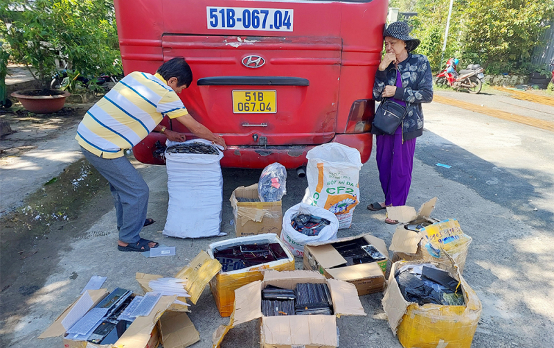 Xe khách chở số lượng lớn thiết bị điện thoại không có hoá đơn chứng từ -0