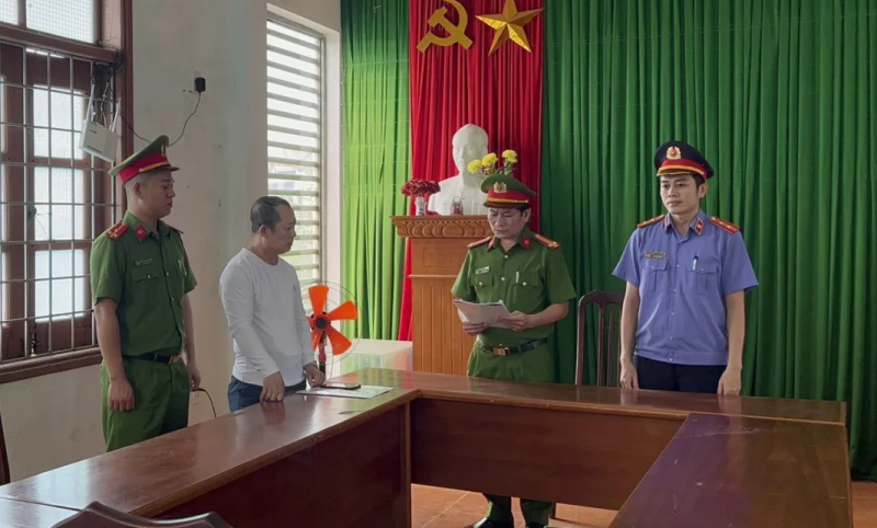  Khởi tố Phó Tổng giám đốc bán máy múc của công ty để chiếm đoạt -0