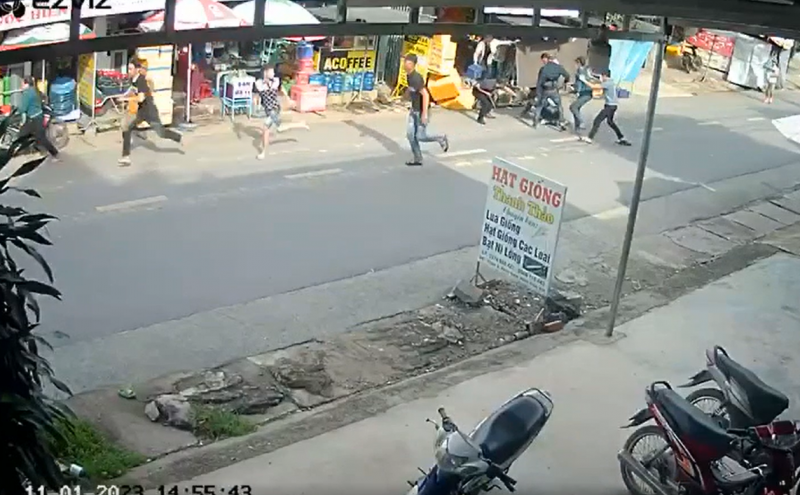 Ráo riết truy xét hành tung nhóm người hành hung một phụ nữ -0