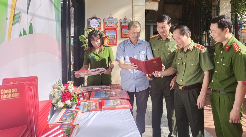 Nhộn nhịp khai trương mùa lịch CAND -0