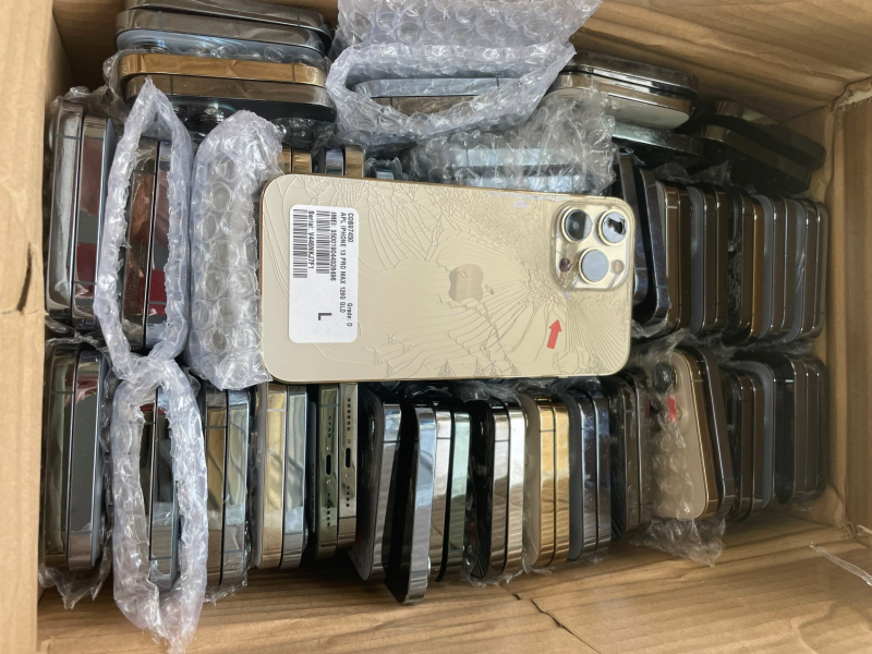 Triệt phá đường dây buôn lậu điện thoại di động, máy tính 300 tỷ đồng  -2