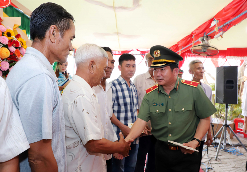 Cựu chiến binh Tiểu đoàn Tây Đô góp sức xây dựng đường nông thôn vùng căn cứ cách mạng -0