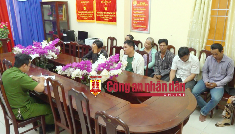 Triệt sòng bài trong phòng ngủ, tạm giữ trên 170 triệu đồng -0