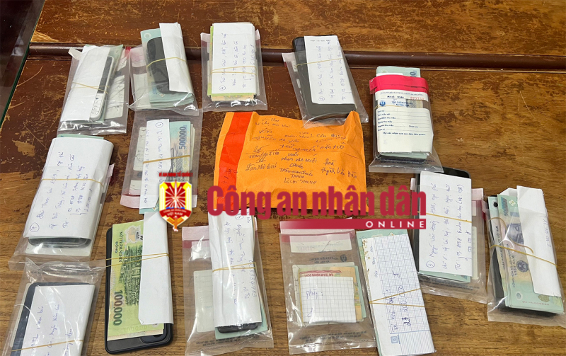 Triệt sòng bài trong phòng ngủ, tạm giữ trên 170 triệu đồng -1