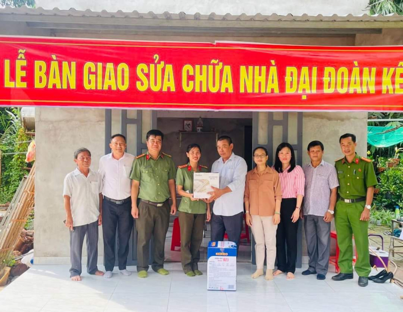 Trao nhà đại đoàn kết - Trọn nghĩa tình quân dân -1