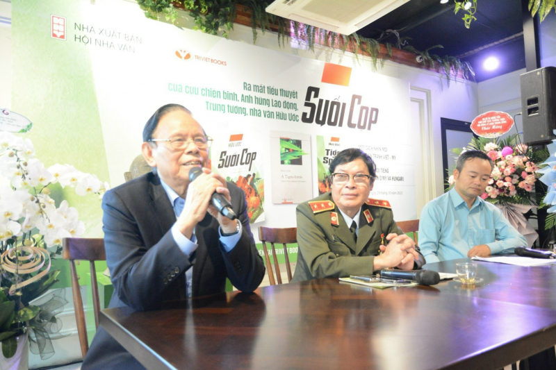 Trung tướng, nhà văn Hữu Ước ra mắt “Suối Cọp” -0