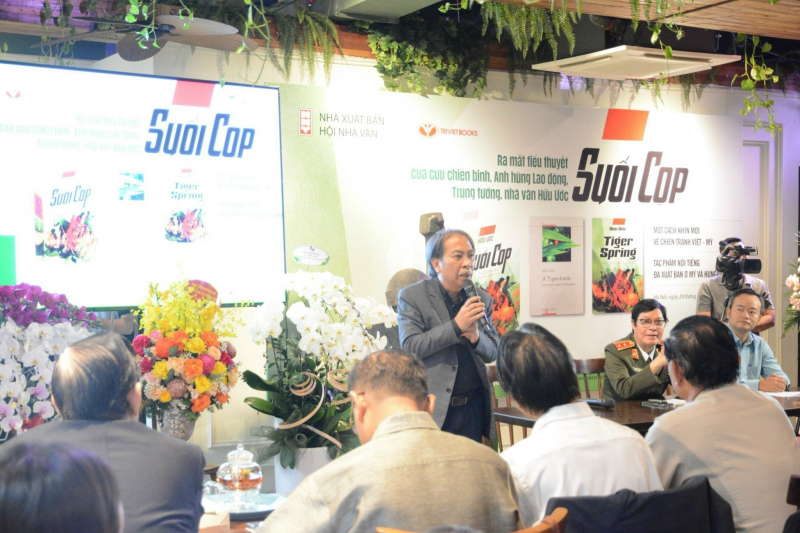 Trung tướng, nhà văn Hữu Ước ra mắt “Suối Cọp” -0