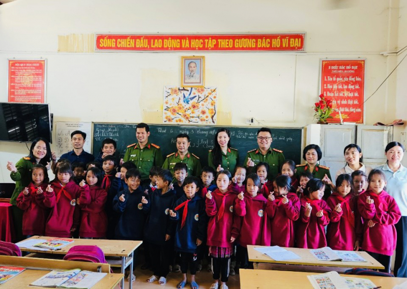 Tuyên truyền phòng, chống ma túy và vận động truy nã tại 10 xã địa bàn “nóng” Mộc Châu -0