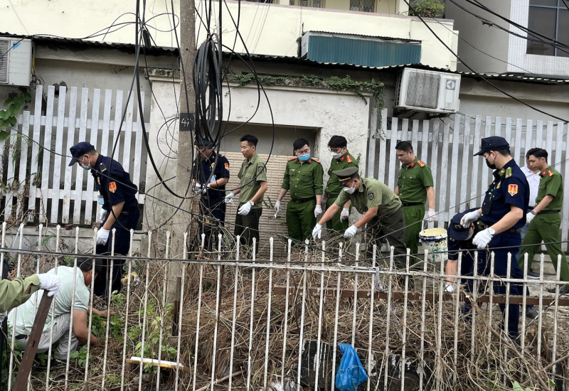 Dọn kim tiêm, lắp camera phòng ngừa con nghiện hút chích quanh Bệnh viện Bạch Mai -0