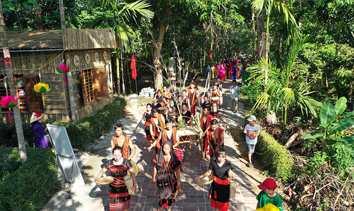 Đẩy mạnh liên kết, thúc đẩy phát triển du lịch miền Trung -0