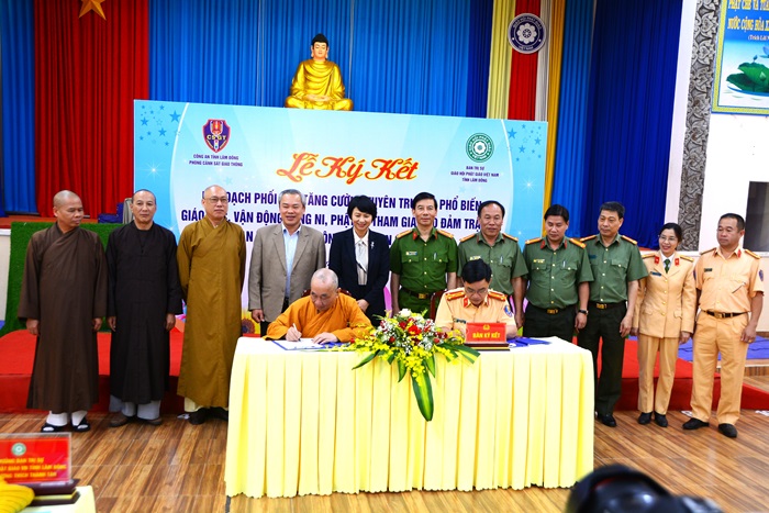 Phát huy sức mạnh tôn giáo trong bảo đảm trật tự an toàn giao thông -0