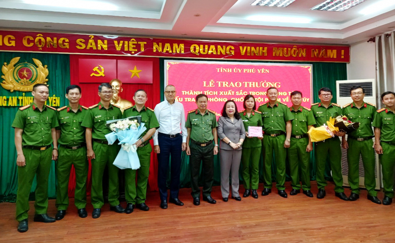 Tỉnh ủy Phú Yên khen thưởng Công an khám phá vụ án ma túy lớn nhất từ trước đến nay -0