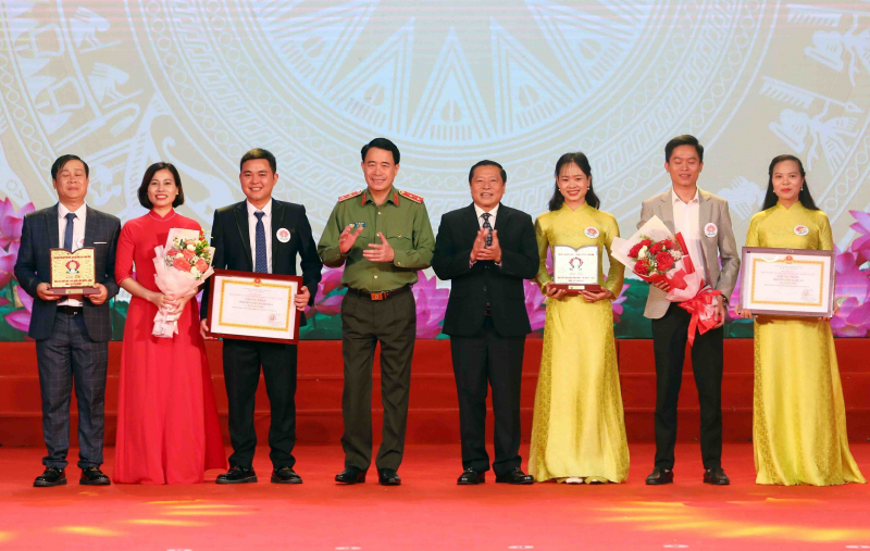 Trao giải hội thi hòa giải viên giỏi và phát động cuộc thi trực tuyến về phòng chống tham nhũng, tiêu cực -0