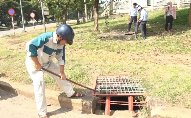 Kiểm tra việc xả thải ra suối Bí khiến cá chết bất thường -0