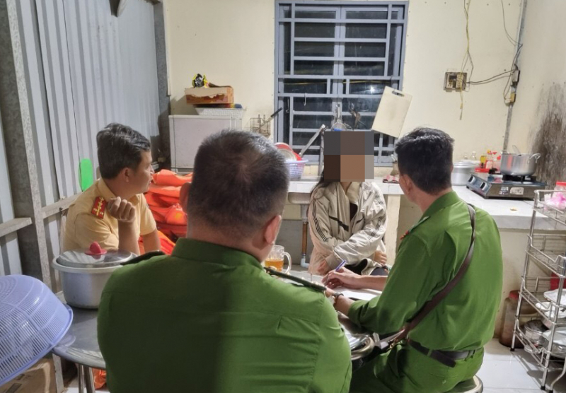 Kịp thời cứu thiếu nữ buồn chuyện gia đình nhảy cầu Cần Thơ tự tử -0