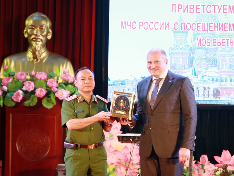 Tăng cường và mở rộng quan hệ đoàn kết, hữu nghị truyền thống Việt Nam – Liên bang Nga -0