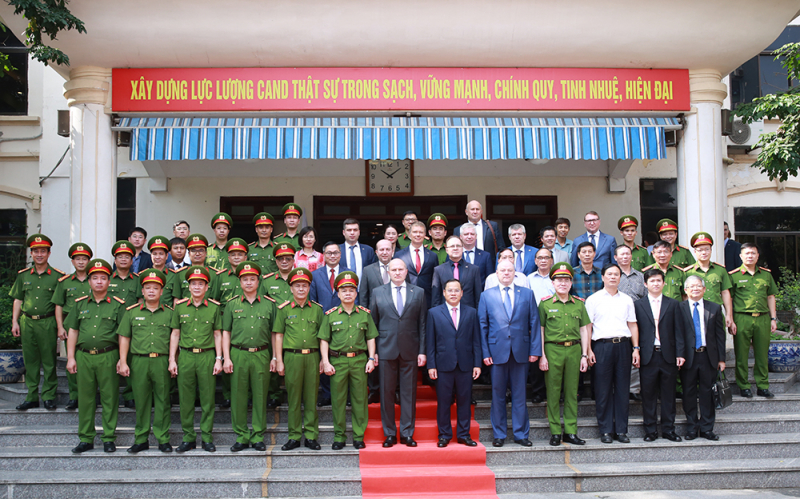 Tăng cường và mở rộng quan hệ đoàn kết, hữu nghị truyền thống Việt Nam – Liên bang Nga -1