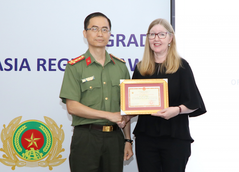 Trao Kỷ niệm chương “Bảo vệ an ninh Tổ quốc” tặng hai cá nhân -0