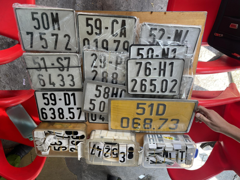 Đồng loạt ra quân tổng kiểm tra các cơ sở kinh doanh khắc dấu, in ấn… -2