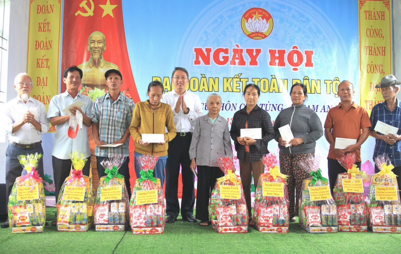 Chủ nhiệm Ủy ban Quốc phòng và An ninh dự Ngày hội Đại đoàn kết toàn dân tộc tại Khánh Hòa -0