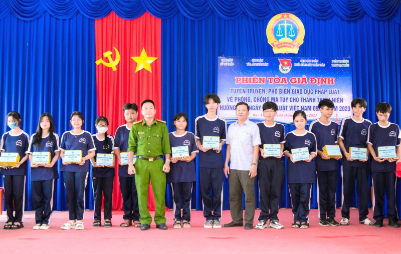 Bạc Liêu đưa gần 400 đối tượng đi cai nghiện ma túy -0