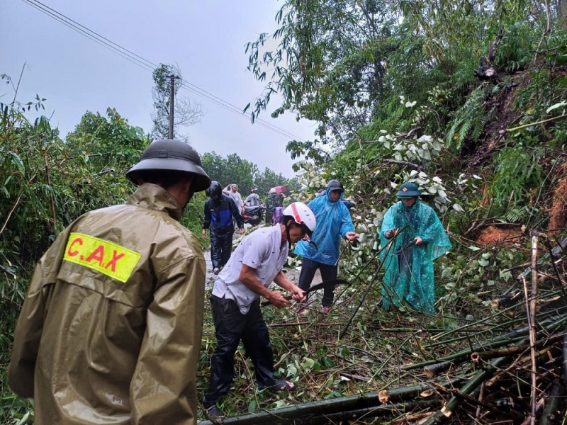 Mưa lớn trên 300mm, huyện miền núi ngập lũ, học sinh toàn huyện được nghỉ học -0