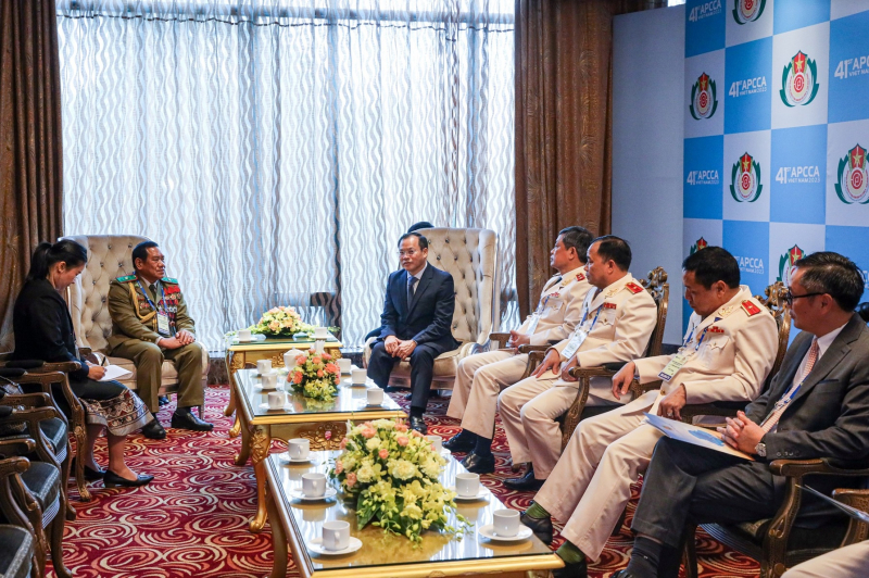Deputy Minister Nguyen Van Long receives delegates attending APCCA 41 -0
