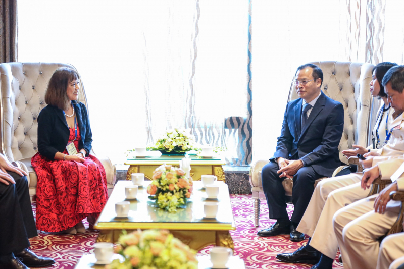 Deputy Minister Nguyen Van Long receives delegates attending APCCA 41 -0