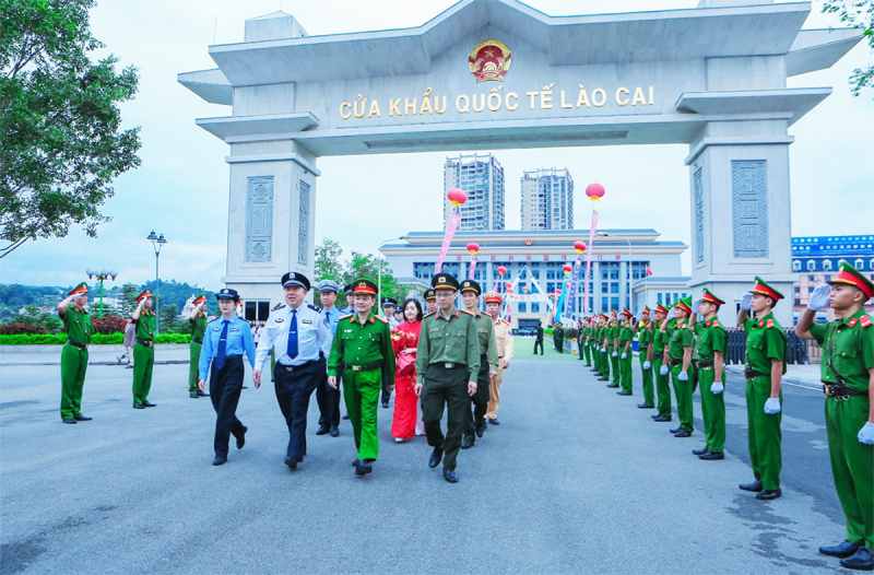Công an tỉnh Lào Cai hội đàm với Cục Công an châu Hồng Hà, tỉnh Vân Nam (Trung Quốc) -1