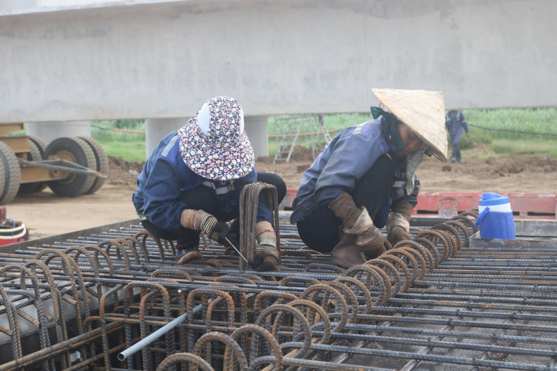 Hàng chục người làm thuê công trình cao tốc bị đại diện nhà thầu phụ “xù” nợ tiền công -0