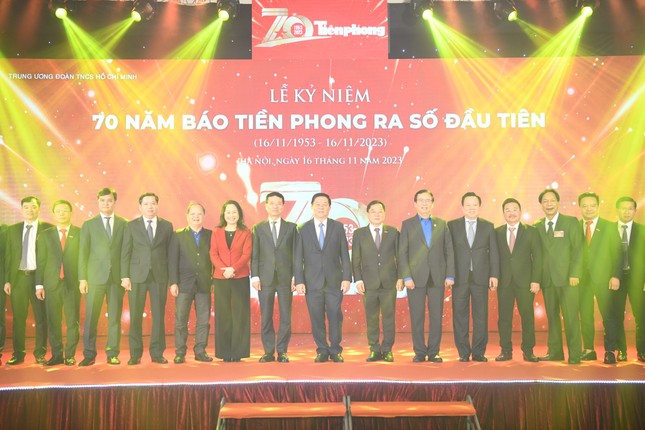 Báo Tiền phong kỷ niệm 70 năm phát hành số báo đầu tiên -0