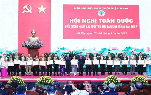 PM hails elderly people’s efforts in boosting economic development -0
