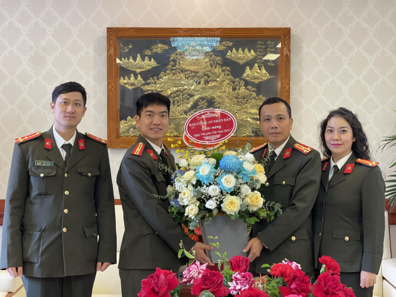 Báo CAND chúc mừng học viện, trường CAND nhân 41 năm Ngày nhà giáo Việt Nam -0