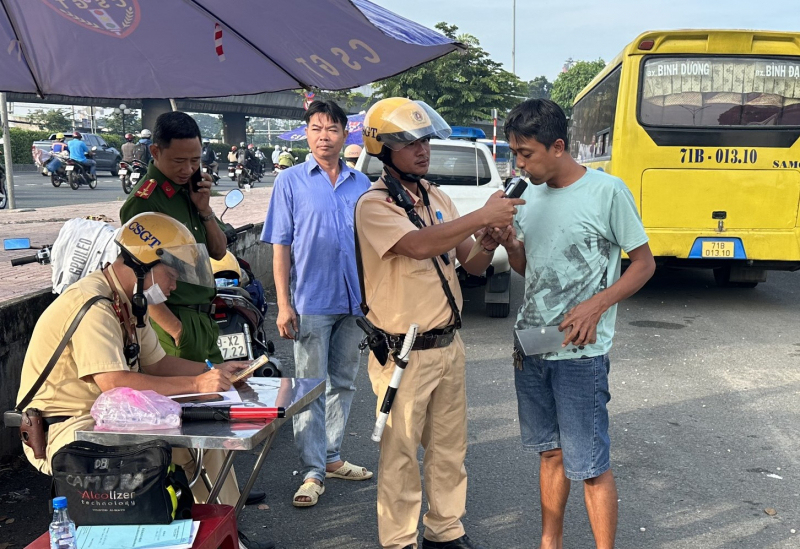 Cứ 35 phương tiện bị kiểm tra có 1 phương tiện người điều khiển vi phạm nồng độ cồn -0