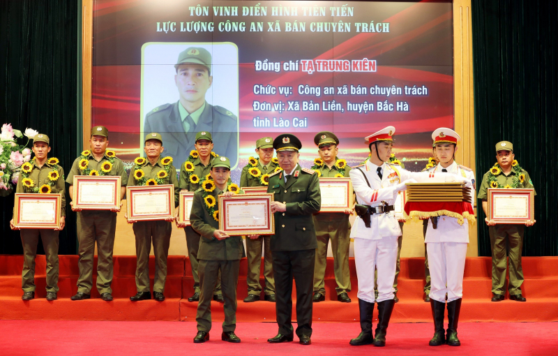 Thực sự là điểm tựa bình yên của nhân dân trên mọi miền Tổ quốc -0