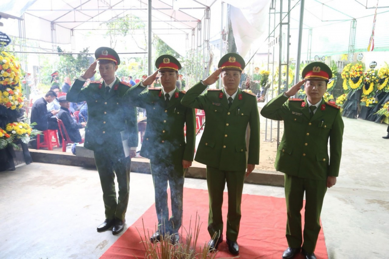 Thăm hỏi, động viên gia đình Đại úy công an hy sinh khi làm nhiệm vụ -0