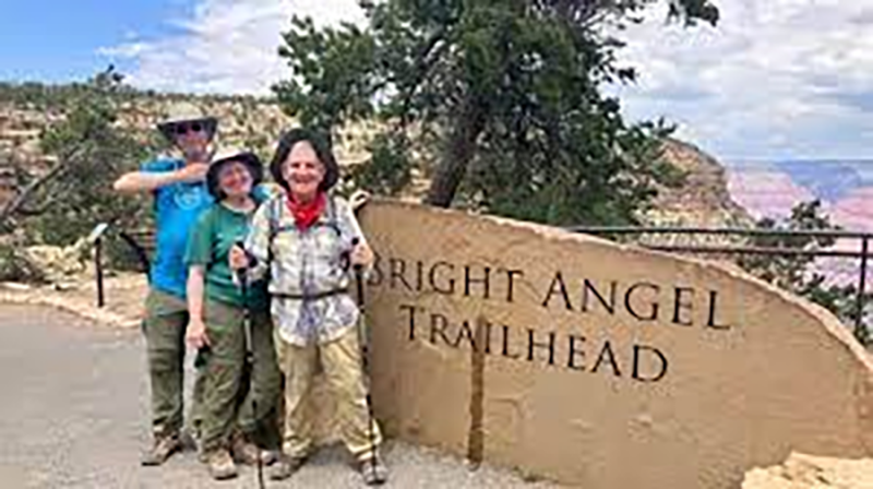 Người cao niên nhất đi bộ qua Grand Canyon -0