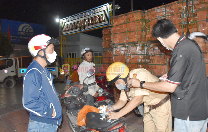 Nhiều “ma men” ở Bạc Liêu bị CSGT lập biên bản trong đêm -1
