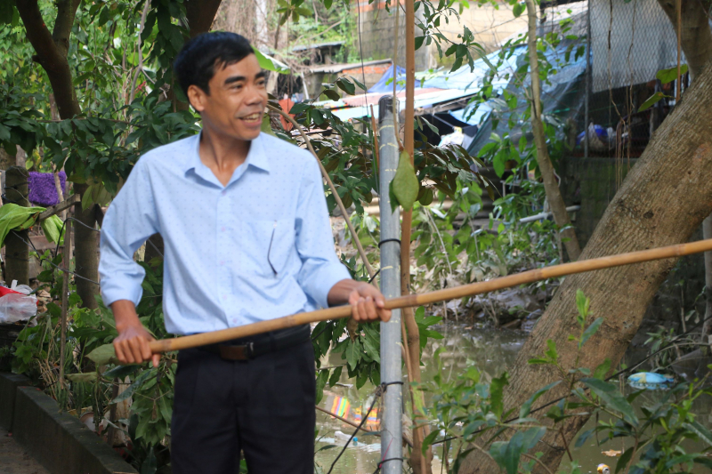 Khen thưởng thầy giáo dũng cảm cứu 3 người thoát chết  -0