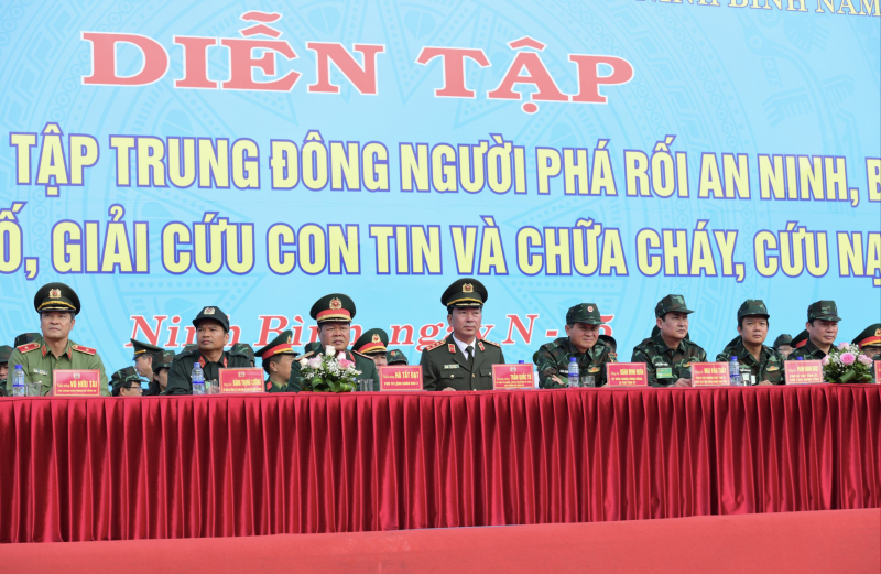 Huy động gần 1.500 người tham gia diễn tập khu vực phòng thủ tỉnh Ninh Bình -0