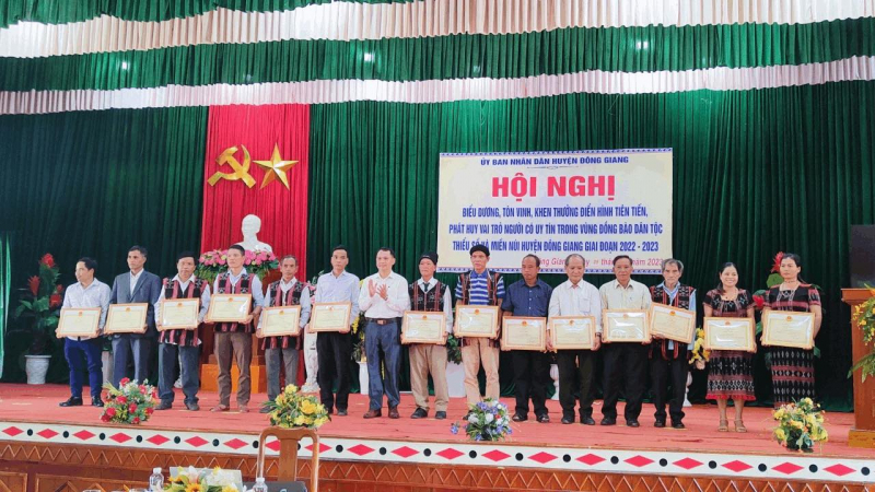 Phát huy vai trò của người có uy tín trong đảm bảo an ninh, trật tự ở cơ sơ -0