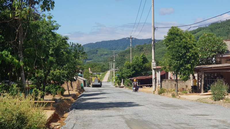 Lan tỏa nghĩa cử hiến đất làm đường, xây trường trong đồng bào dân tộc thiểu số -0